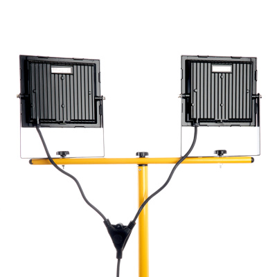 Прожектор на штативе FERON LL-504